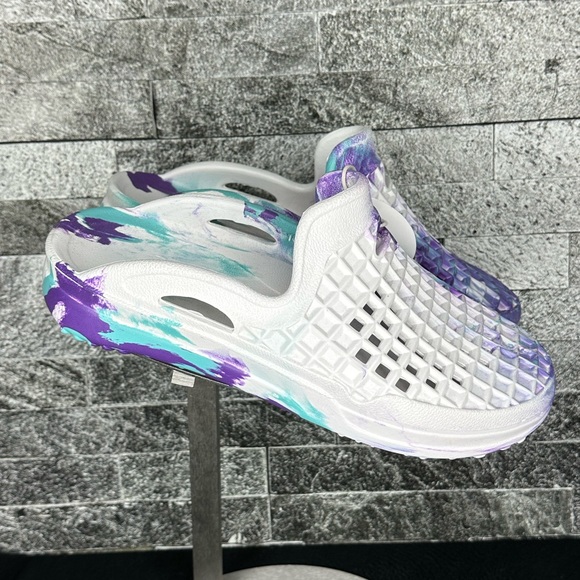 Lusso Cloud Scenario Slide F Jerry - NEW - M10 - Picture 1 of 9